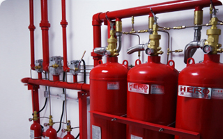 采用氣體滅火裝置、有管網(wǎng)滅火系統(tǒng)，高效安全